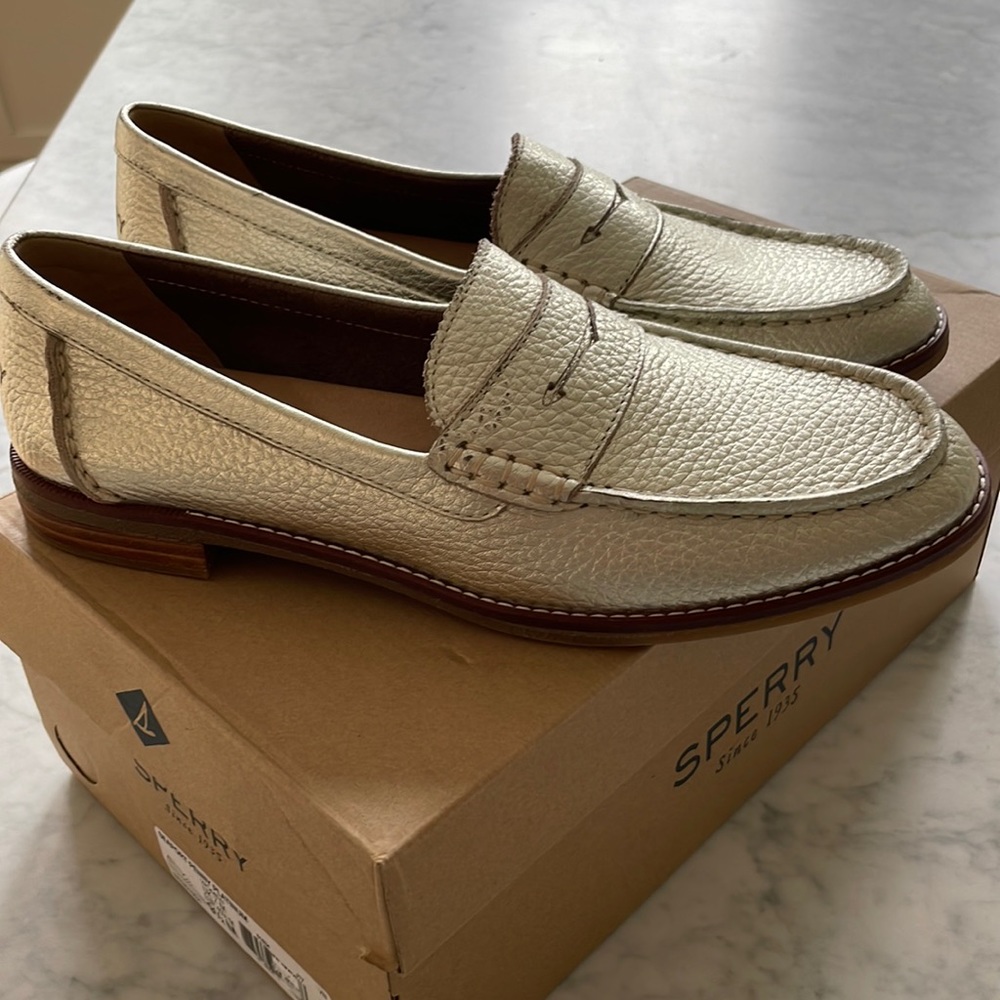 Brand new Sperry loafers platinum ( looks like light gold)